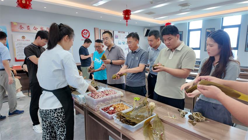 诚然家文化‖端午临中夏  集趣闹诚然——河南诚然律师事务所组织开展迎端午包粽子活动